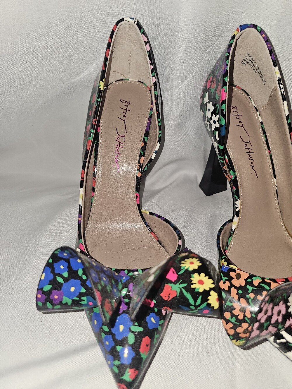 Betsey Johnson Women's Floral Black Heels Ditsy Flora Size 9 Never Worn - Picture 3 of 16